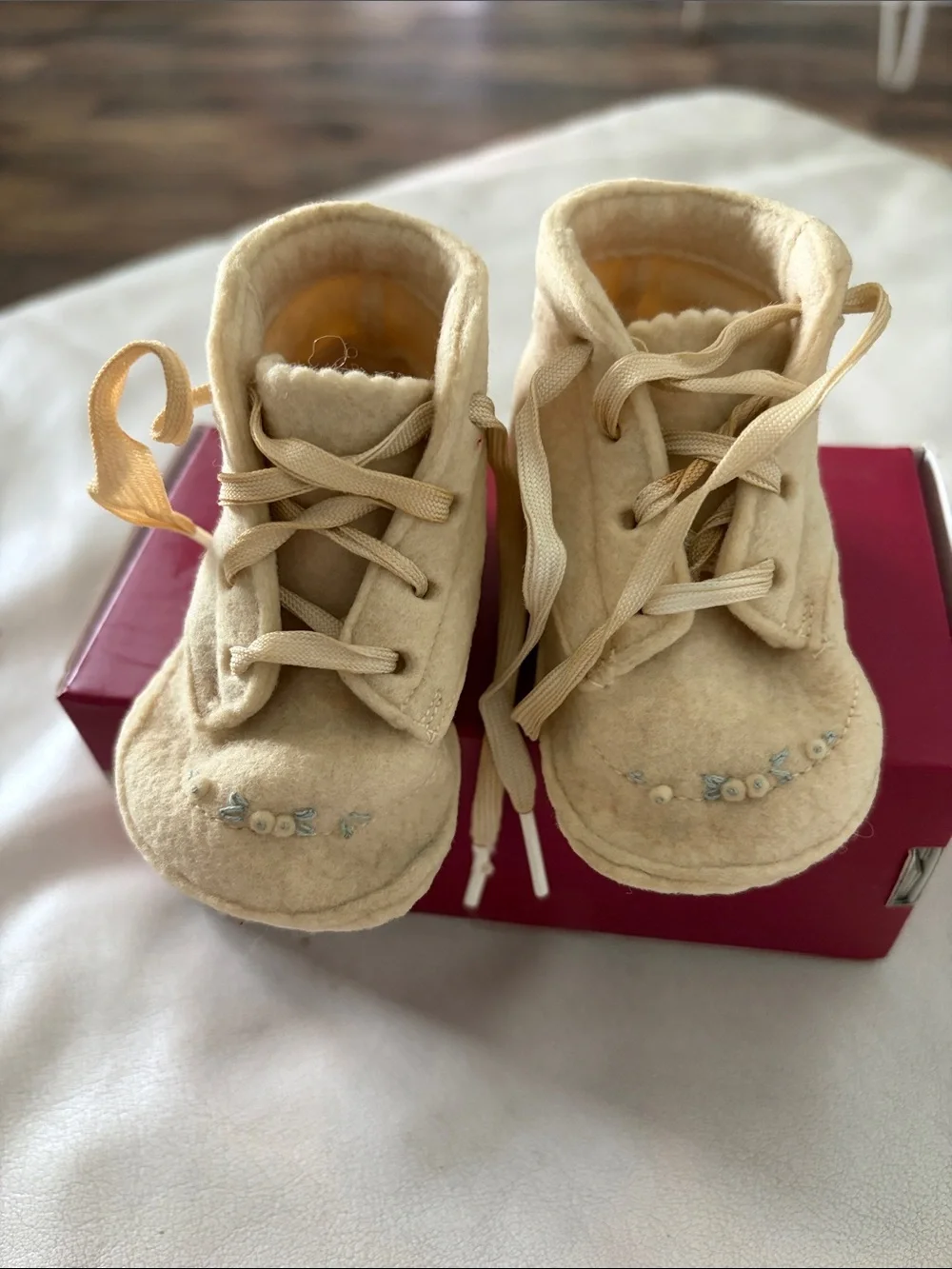VINTAGE 1950’s GERTRUDE’S CRIB SHOES